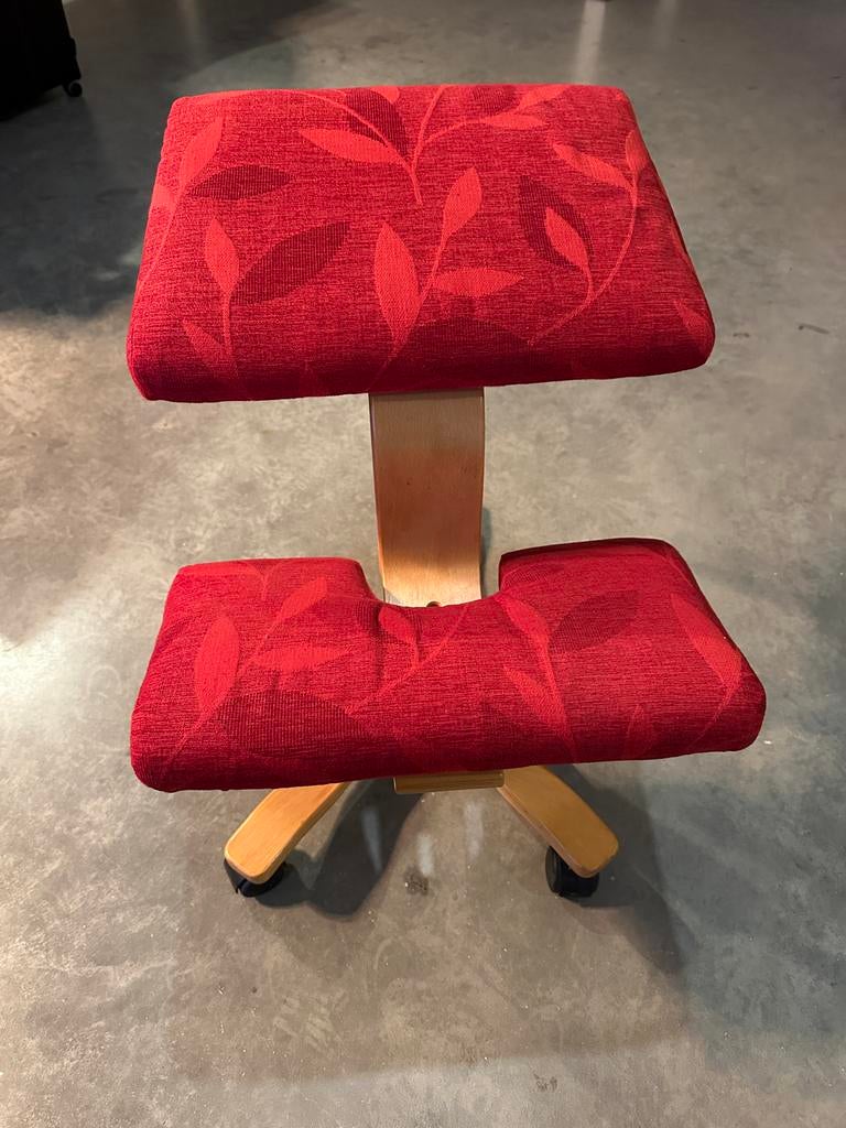 Stokke ergonomische design stoel, Ophalen, Zo goed als nieuw, Bureaustoel, Rood