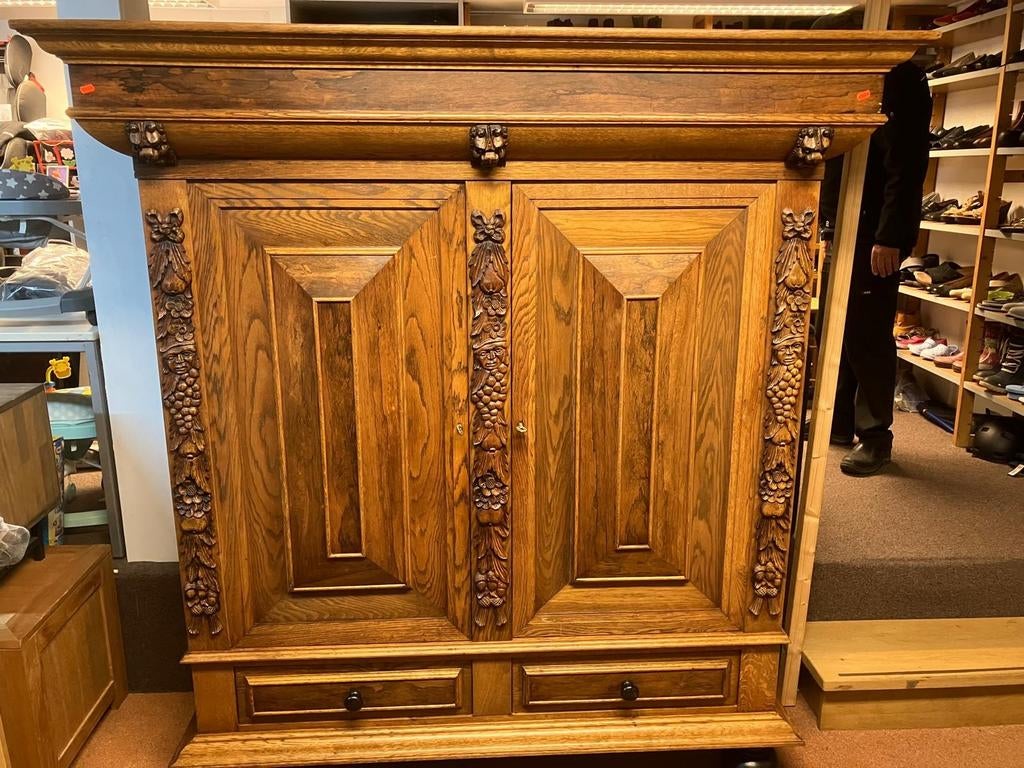 Mooie houten kast met houtsnijwerk, Ophalen