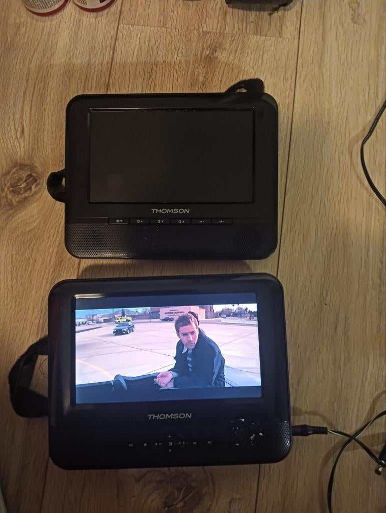 Thomson Draagbare DVD Spelers voor in de Auto (2 stuks), Audio, Tv en Foto, Dvd-spelers, Gebruikt, Draagbaar, Ophalen of Verzenden