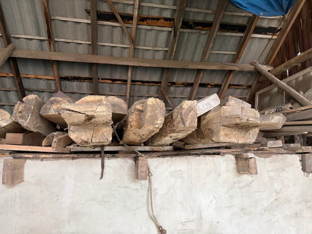 Oude eiken gebinten van een boerderij, Ophalen, Gebruikt, Eiken, Balk