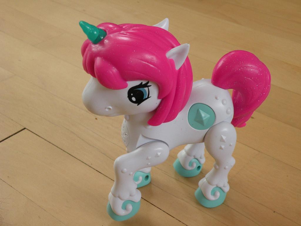 Eenhoorn, hinnikt en maakt galopgeluiden., Ophalen of Verzenden, Zo goed als nieuw, Jongen of Meisje