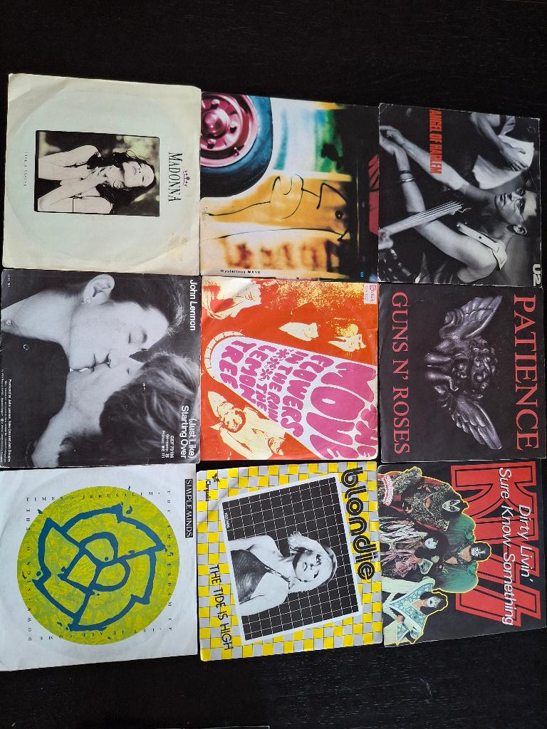 2 Platenkoffertjes met ongeveer 170 diverse soorten singles, Cd's en Dvd's, Vinyl Singles, Ophalen, Gebruikt, Pop