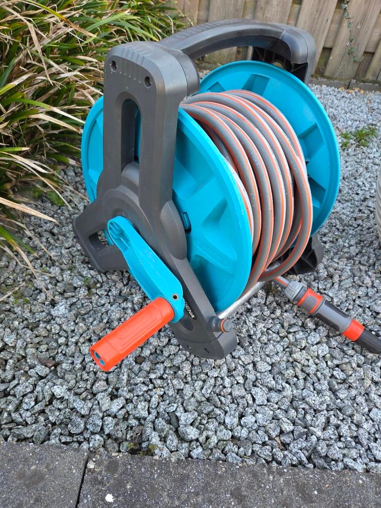 GARDENA Classic Muur Slanghaspel 50 met 25m Tuinslang 1/2", Tuin en Terras, Tuinslangen, Ophalen of Verzenden, Gebruikt, Tuinslanghaspel