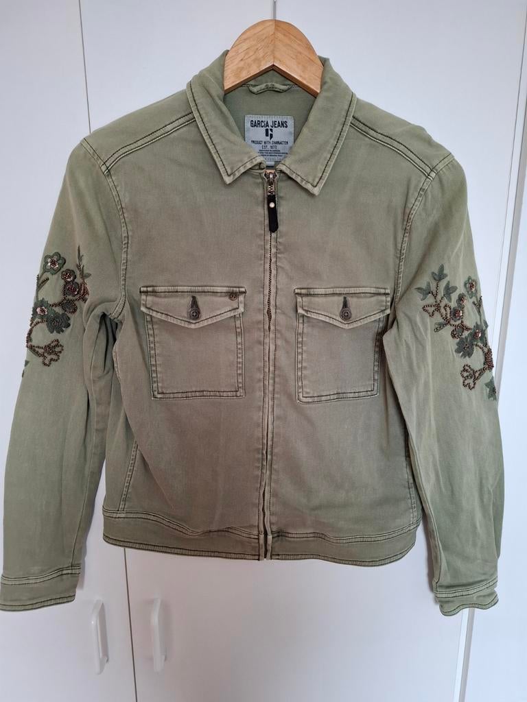Garcia kakikleurige spijkerjas met borduursel maat XS, Kleding | Dames, Ophalen of Verzenden, Zo goed als nieuw, Maat 34 (XS) of kleiner