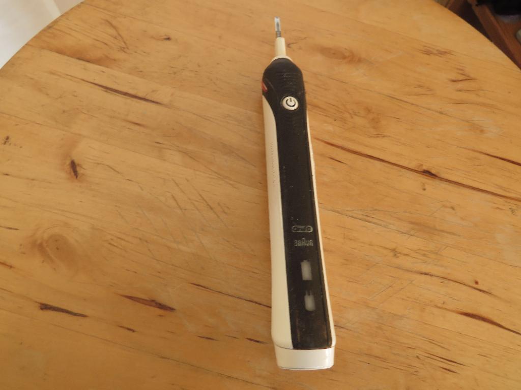 elektrische tandenborstel 3766 oral b  Braun ex lader, Ophalen of Verzenden, Gebruikt, Tandenborstel