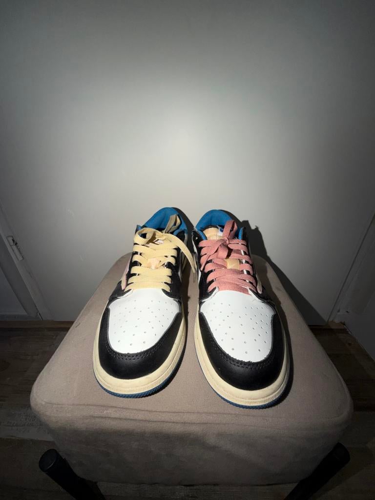 Nike Travis Scott Air Jordan 1 Low Reverse Mocha, Ophalen of Verzenden, Zo goed als nieuw, Bruin, Sneakers of Gympen