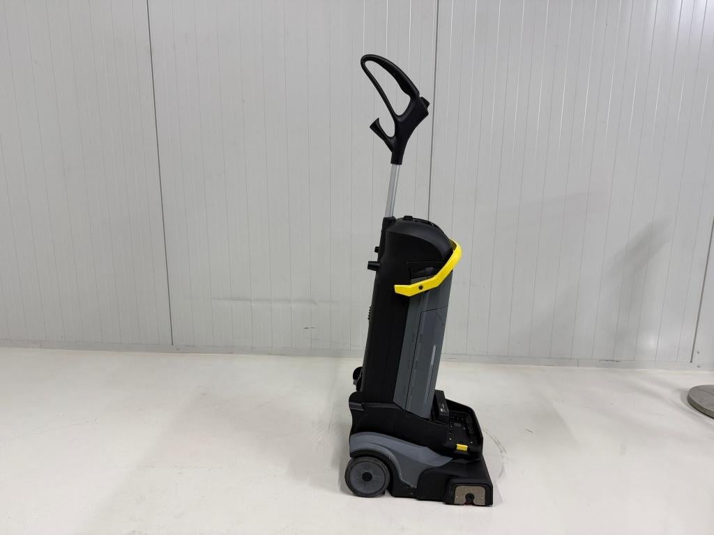 KARCHER SCHROB-/ ZUIGMACHINE BR 30/4 C Bp, Ophalen of Verzenden, Zo goed als nieuw, Schrobmachine
