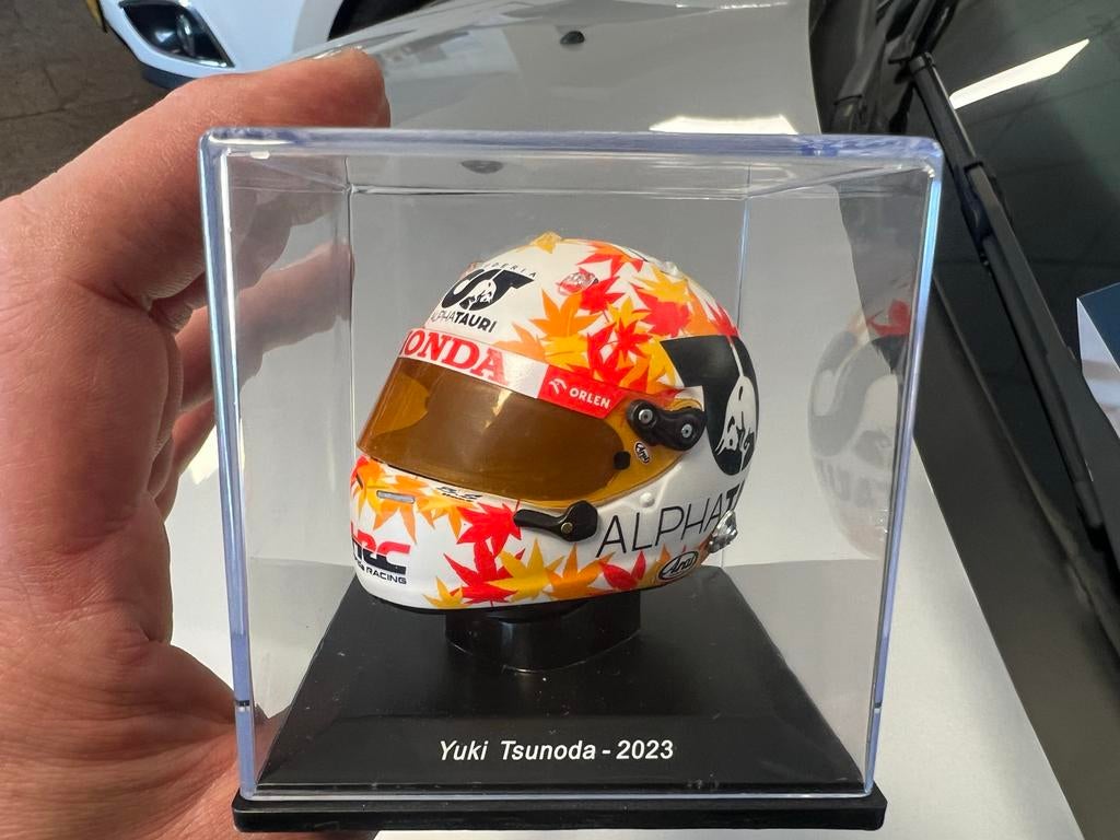 Yuki Tsunoda 2023 AlphaTauri F1 Helm Model 1:5 Schaal, Verzamelen, Ophalen of Verzenden, Zo goed als nieuw, Formule 1