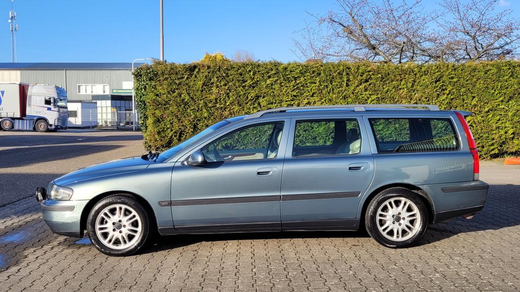 Volvo V70 2.4 T Comfort Line BLIJVEND YOUNGTIMER (bj 2000), Auto's, Oldtimers, Voorwielaandrijving, Stoelverwarming, Volvo, Groen