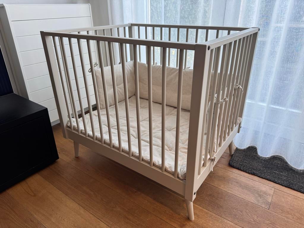 Nieuwstaat Europe Baby Evy Box + Jollein Kleed en bumper, Kinderen en Baby's, Boxen, Ophalen, Zo goed als nieuw, Vierkant, Boxkleed