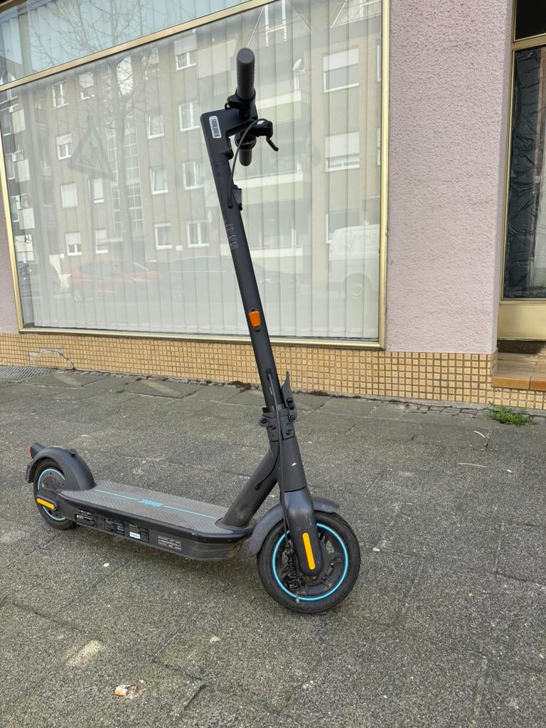 Ninebot Segway Max G30D E-step met accessoires, Fietsen en Brommers, Ophalen of Verzenden, Zo goed als nieuw, Elektrische step (E-scooter)