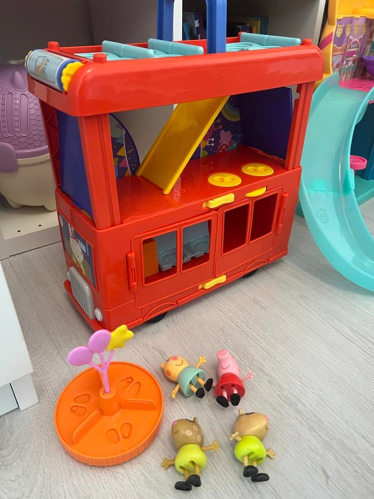 Peppa Pig party bus met figuren, Kinderen en Baby's, Speelgoed | Overig, Ophalen of Verzenden, Gebruikt, Jongen of Meisje
