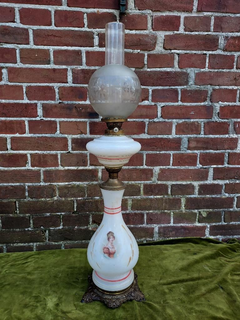 Antieke Franse opaline tafelolielamp, Marie-Antoinette., Ophalen