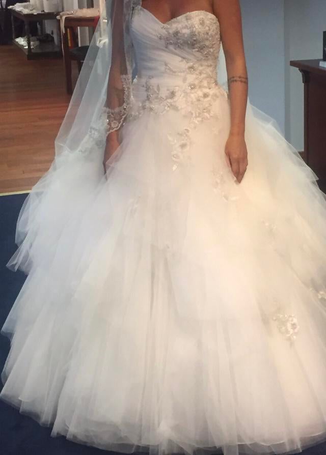 Prachtige witte  trouwjurk met sleep, Kleding | Dames, Trouwkleding en Trouwaccessoires, Ophalen of Verzenden, Zo goed als nieuw