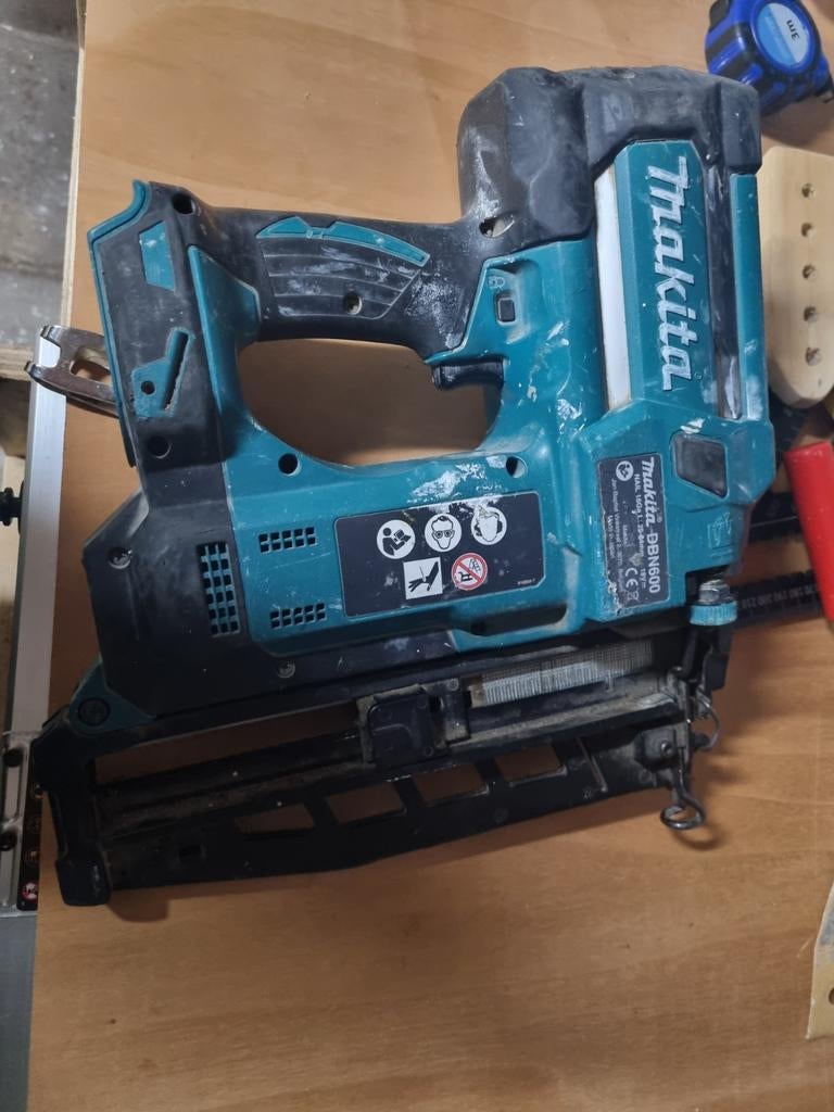 Makita tacker DBN600, Doe-het-zelf en Verbouw, Gereedschap | Handgereedschap, Ophalen of Verzenden, Zo goed als nieuw