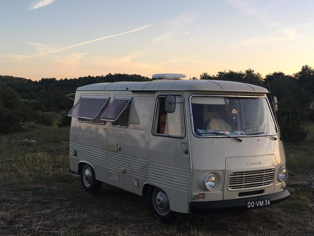 Oldtimer Peugeot J7 Weinsberg camper – Klassiek & uniek, Voorwielaandrijving, Stof, 2080 kg, Beige