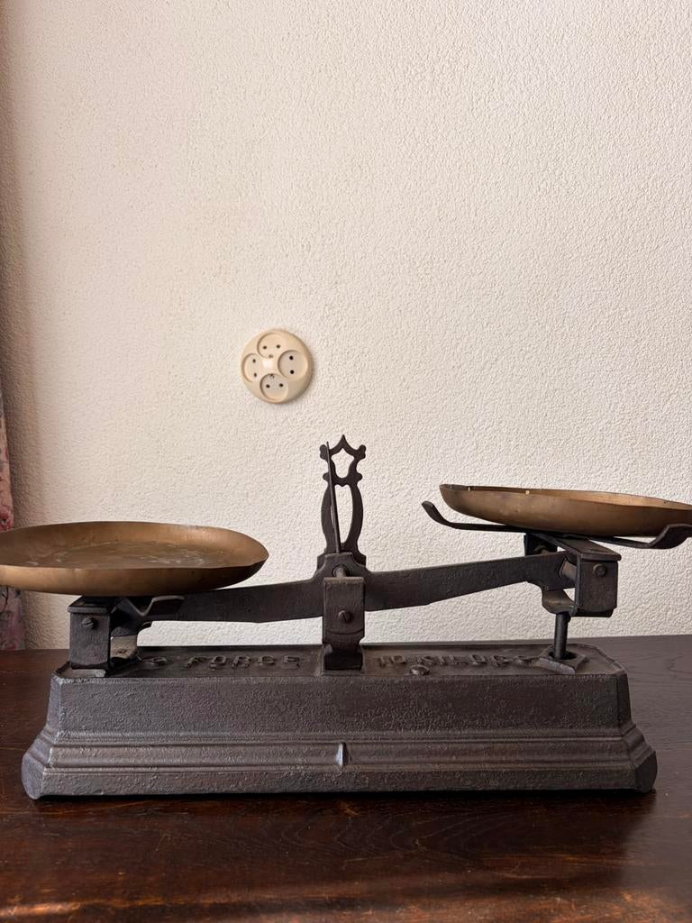 antieke Franse Force gietijzeren weegschaal, Witgoed en Apparatuur, Weegschalen, Ophalen, Zo goed als nieuw, 500 gram of grover