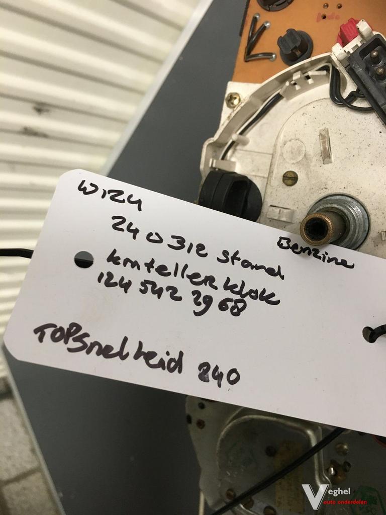 Mercedes W124   Benzine 1990    124 542 2968  Km Tellerklok, Gebruikt, -, -, Ophalen of Verzenden