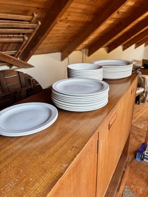 servies Wedgwood Mid Winter plane white, Huis en Inrichting, Keuken | Servies, Ophalen, Zo goed als nieuw, Bord(en), Wedgwood