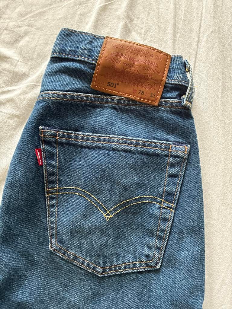 2x Levi's 501 Jeans W28 L32 - Zo goed als nieuw, Ophalen of Verzenden, Zo goed als nieuw, Blauw