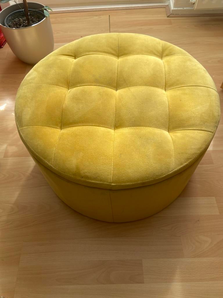 Gele poef met opbergruimte, Ophalen, Gebruikt, Stof, 50 tot 75 cm
