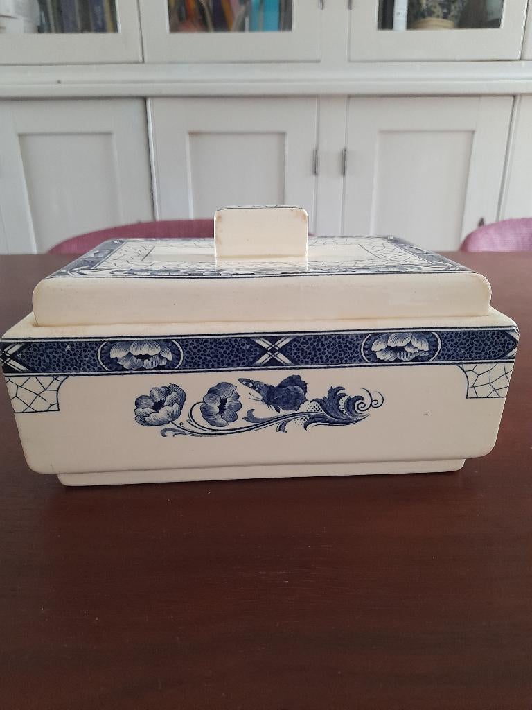 Koekdoos Butterfly" decor van Société Céramique Maastricht., Ophalen