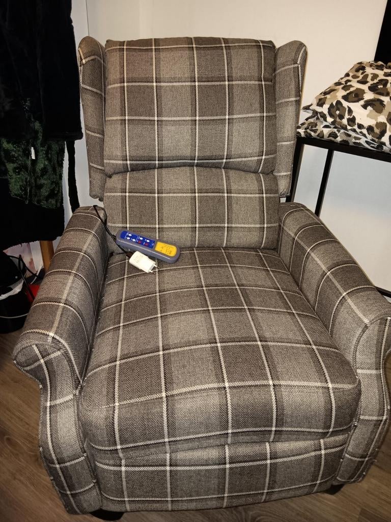 Massage en verwarmde stoel - gratis af te halen, Ophalen, Gebruikt, Klassiek, Comfort, Eén