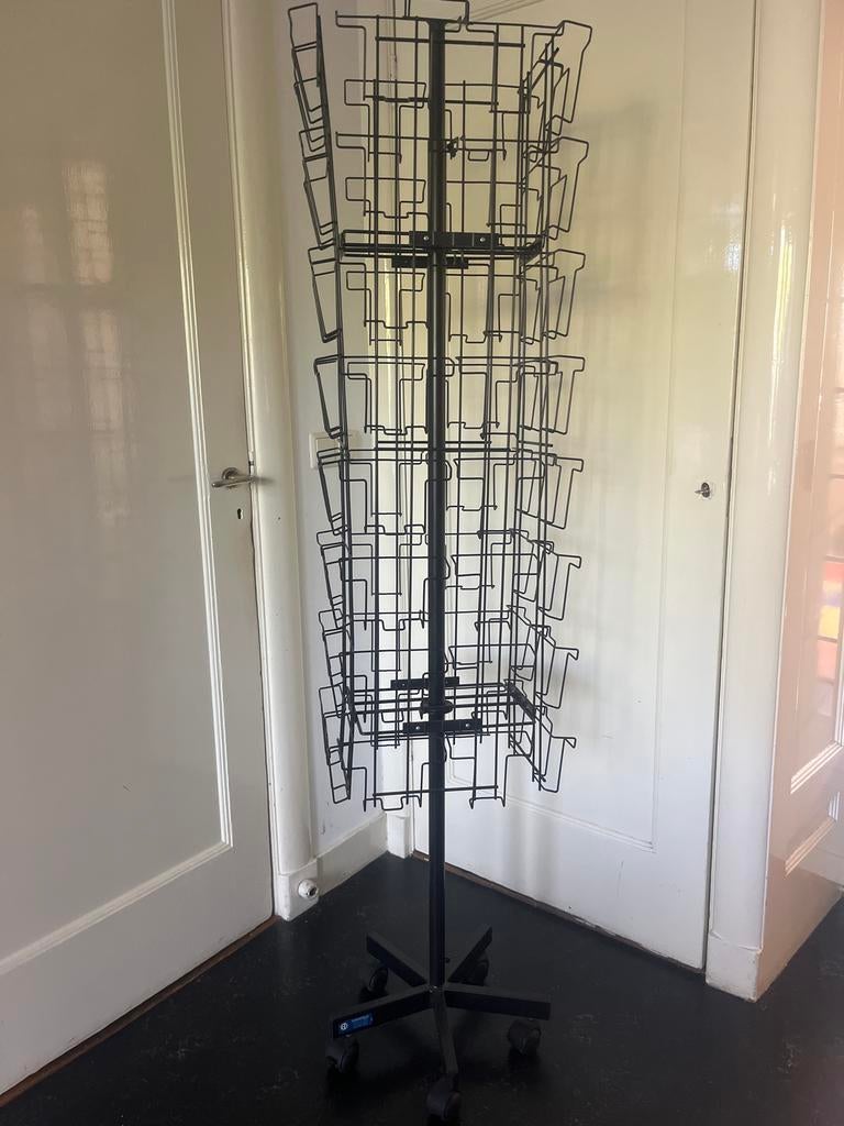 Zwart metalen caroussel kaartenrek op wielen, Ophalen