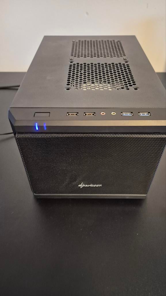 Compacte Mini-ITX PC, Gebruikt, 2 tot 3 Ghz, Sharkoon, 8 GB