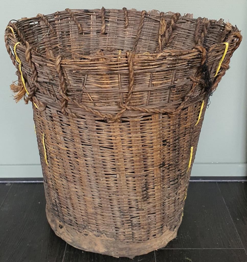 mand leemmand riet leem met touw handgemaakt
Vintage groot, Huis en Inrichting, Mand, Rond, Ophalen of Verzenden, Zo goed als nieuw
