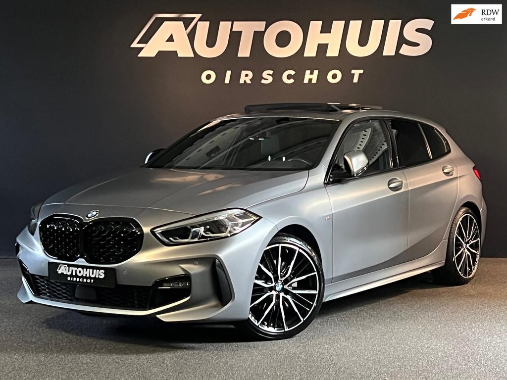 BMW 1-serie 120i High Executive Edition M Pano/ M stoelen/ F, 1998 cc, Gebruikt, Zwart, 4 cilinders