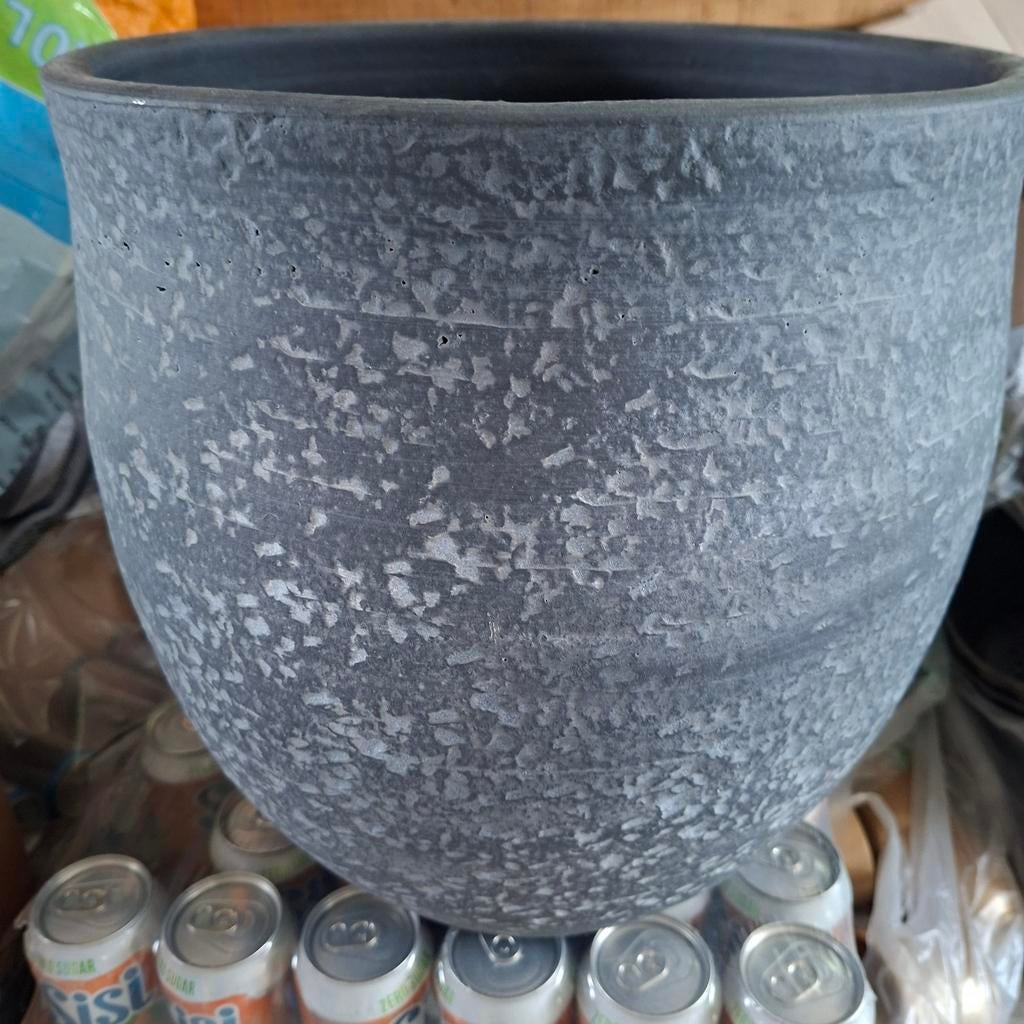 Hoge grote zwarte pot, Ophalen, Zo goed als nieuw, Rond, Steen