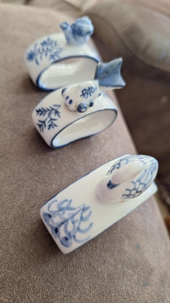 Delfts blauwe servetringen: vis, slak en zwaan, Keramiek, Overige typen, Ophalen of Verzenden, Zo goed als nieuw