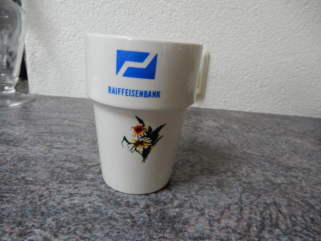 beker, antiek keramiek, aardewerk, Raiffeissenbank, Ophalen of Verzenden