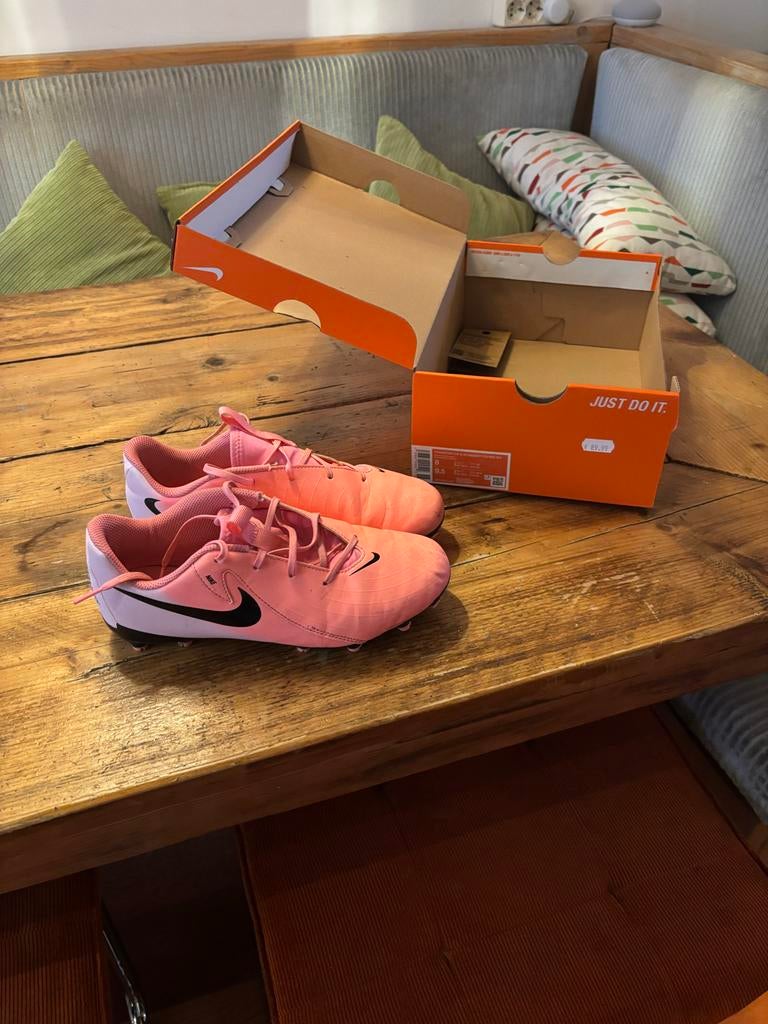 Roze Nike voetbalschoenen phantom GX2 maat 38,5, Maat XS of kleiner, Ophalen, Gebruikt, Schoenen