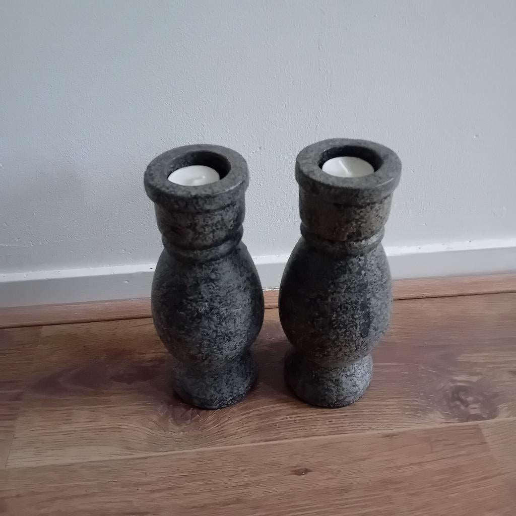 Set van 2 grijze kandelaars, Huis en Inrichting, Woonaccessoires | Kandelaars en Kaarsen, Ophalen of Verzenden