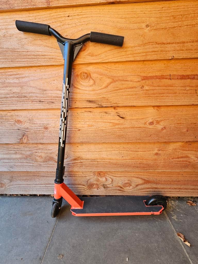 Stuntstep zwart met oranje, Fietsen en Brommers, Steps, Ophalen