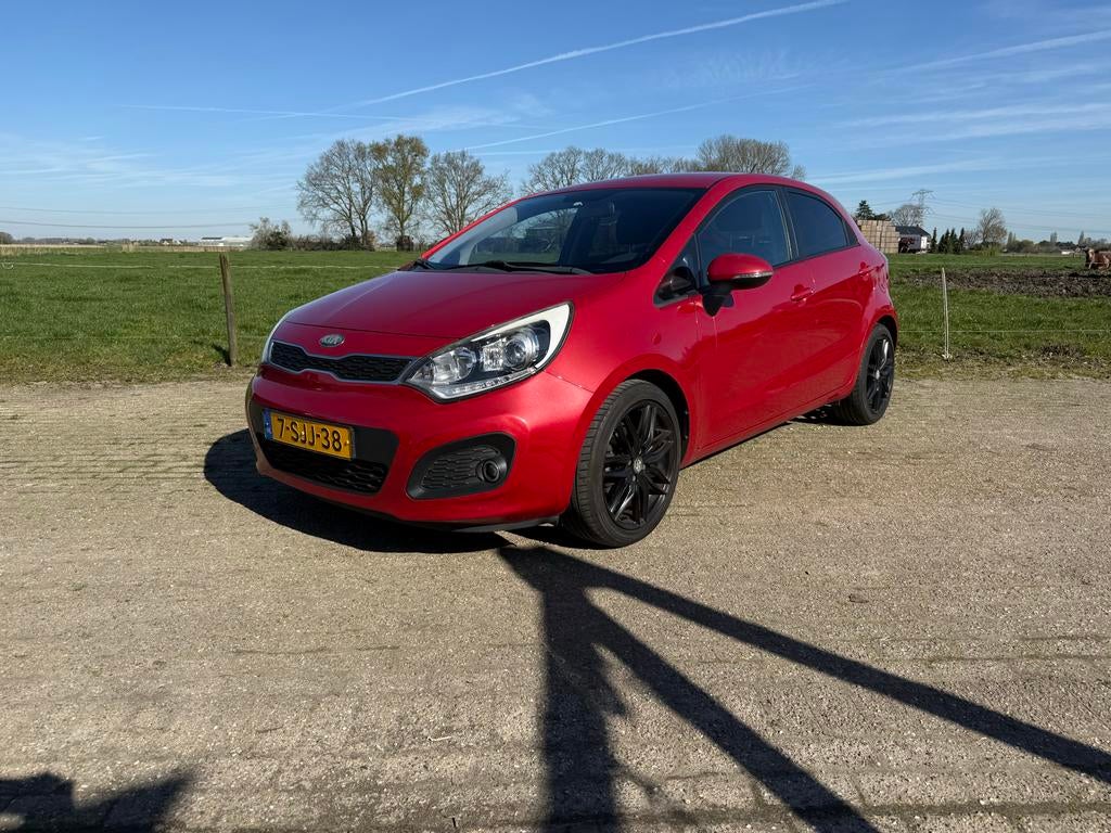 Kia Rio 1.2 I 5DRS 2013 Rood, Auto's, 40 €/maand, 4 cilinders, Origineel Nederlands, Bedrijf