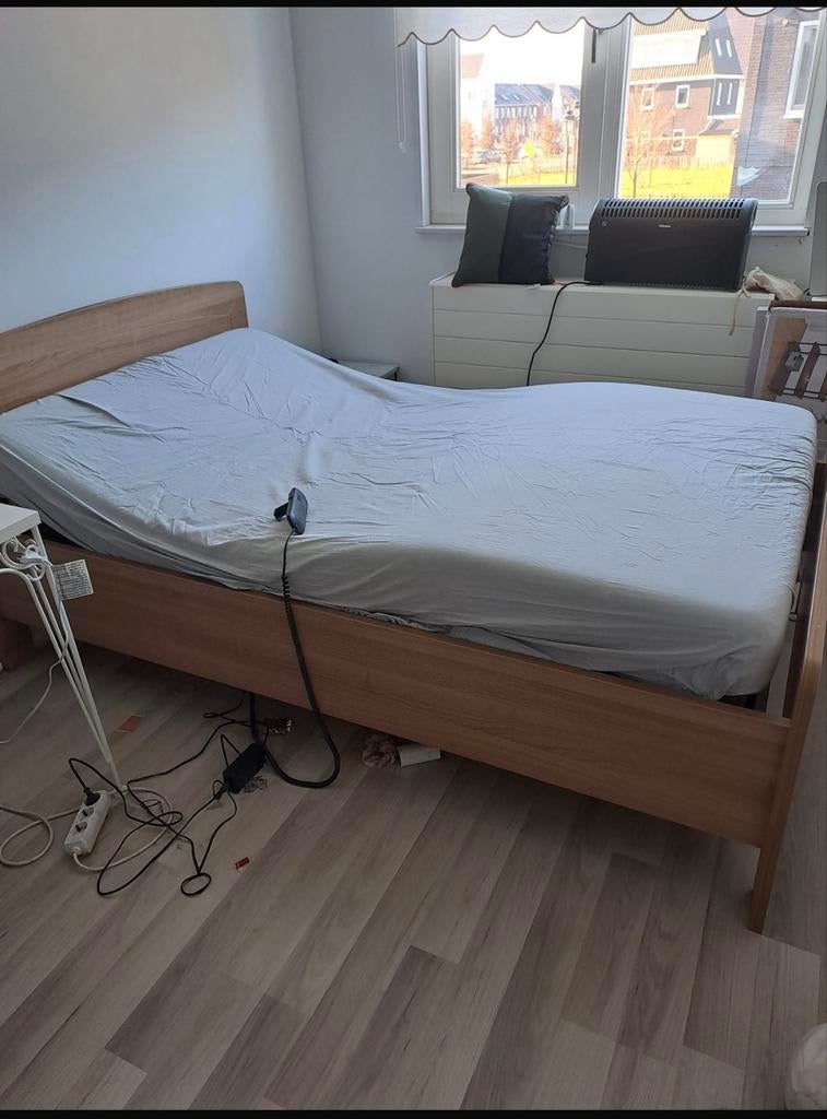 Verstelbaar eenpersoonsbed 120x200 cm met houten frame, Eenpersoons, Ophalen of Verzenden, 120 cm, 200 cm