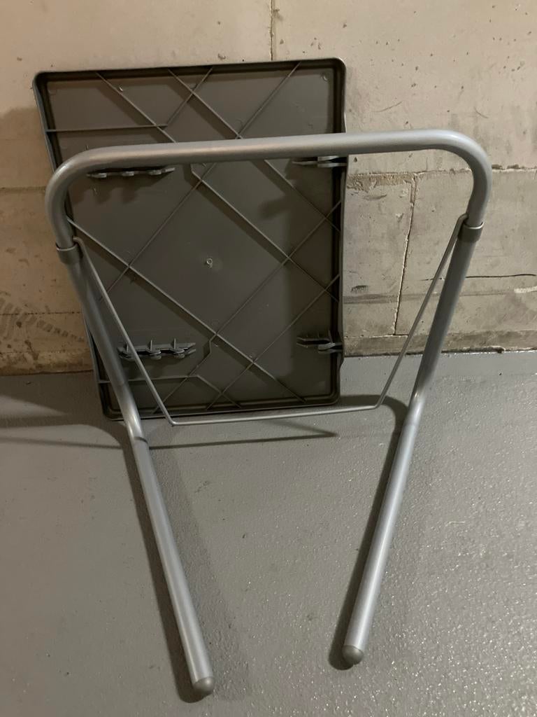 Uitneembaar tafeltje, Huis en Inrichting, Kunststof, Gebruikt, Ophalen of Verzenden, Minder dan 50 cm