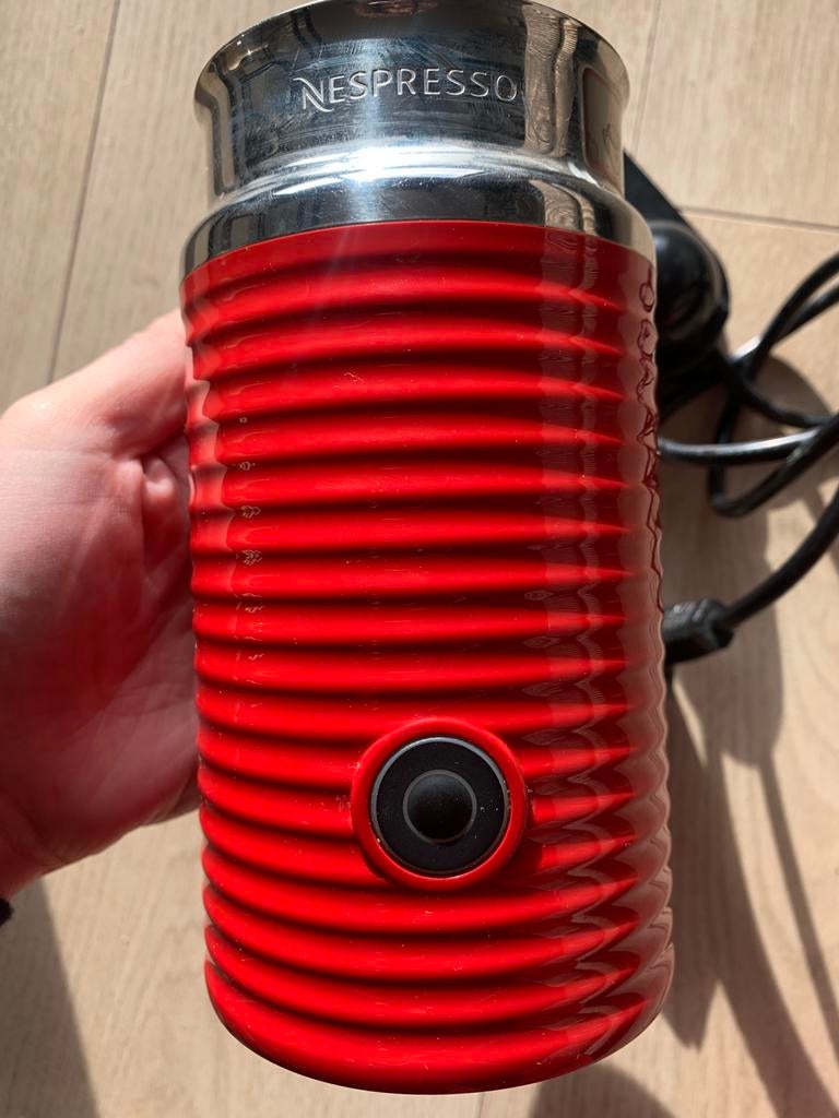 Nespresso koffieschuimer, Witgoed en Apparatuur, Melkopschuimers, Ophalen of Verzenden, Zo goed als nieuw