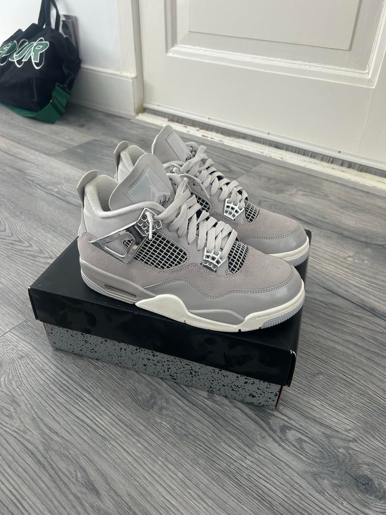 Nike Air Jordan 4 Frozen Moments maat 39, Ophalen of Verzenden, Zo goed als nieuw, Grijs, Sneakers of Gympen