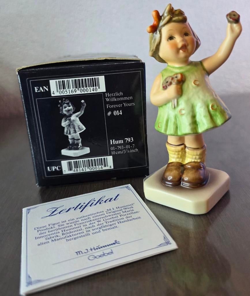 Hummel beeldje Forever Yours  - Hum 793, Verzamelen, Beelden en Beeldjes, Zo goed als nieuw, Hummel, Ophalen of Verzenden