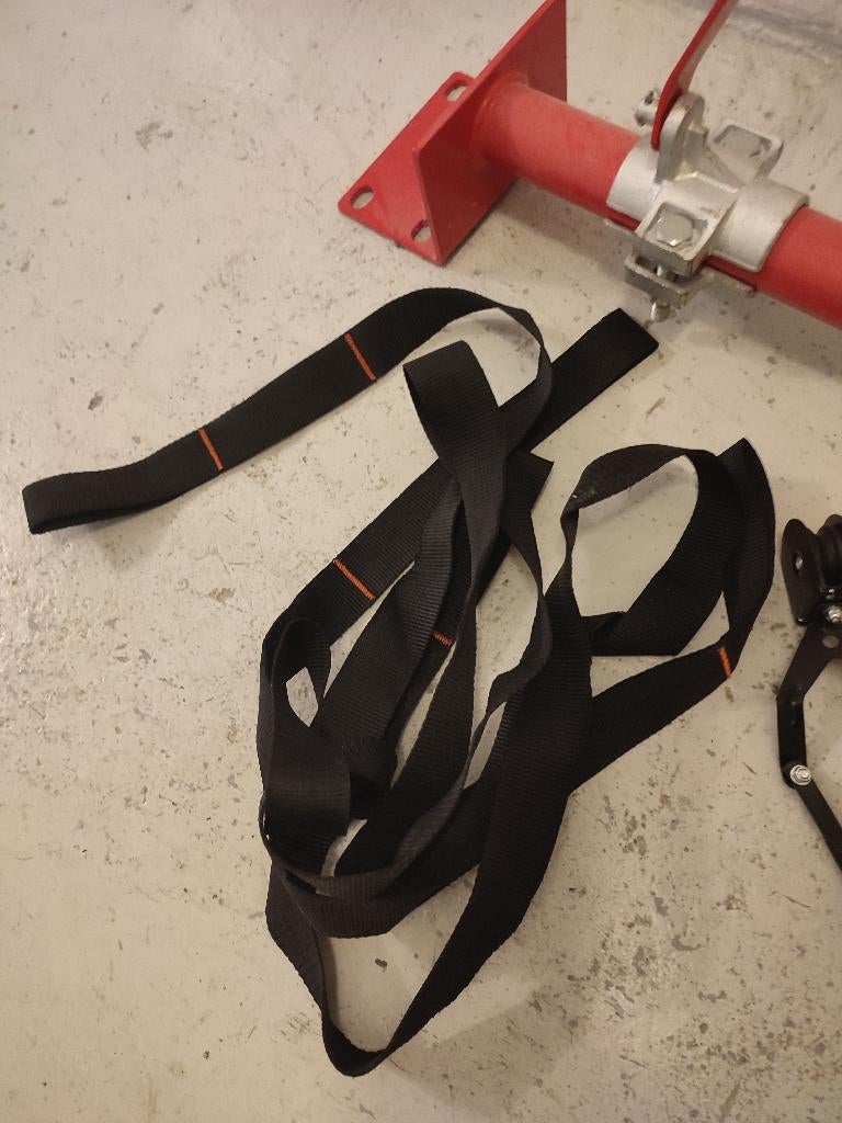 Twee Vevor zwenkarmen voor elektrische takel, Ophalen