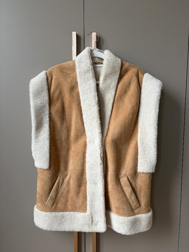 CHPTR-S beige suede lammy gilet. Maat 38, Kleding | Dames, Bodywarmers, Maat 38/40 (M), Verzenden, Beige, Zo goed als nieuw