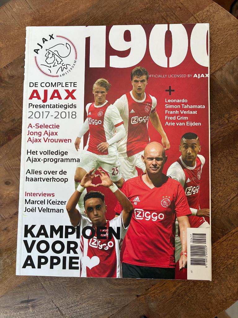 Ajax presentatie gids 2027-2018, Verzamelen, Sportartikelen en Voetbal, Ophalen of Verzenden, Zo goed als nieuw, Ajax, Boek of Tijdschrift
