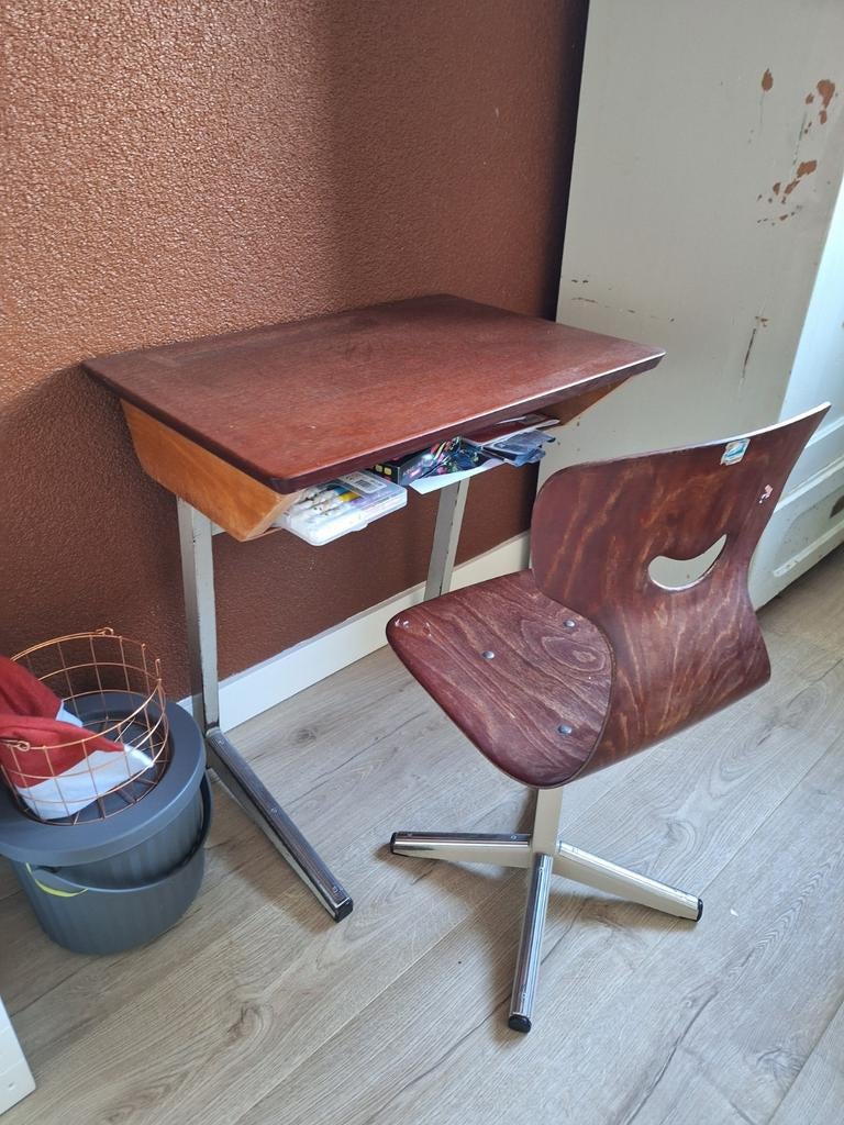 Vintage schoolbankje, Kinderen en Baby's, Kinderkamer | Tafels en Stoelen, Ophalen, Gebruikt, Stoel(en)