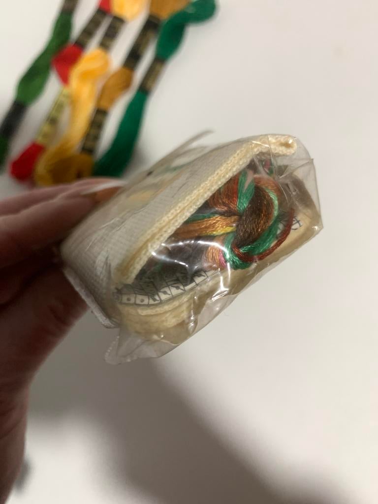 Vintage Borduursetje Vlinder 15x15cm met extra DMC garen, Hobby en Vrije tijd, Borduren en Borduurmachines, Ophalen of Verzenden