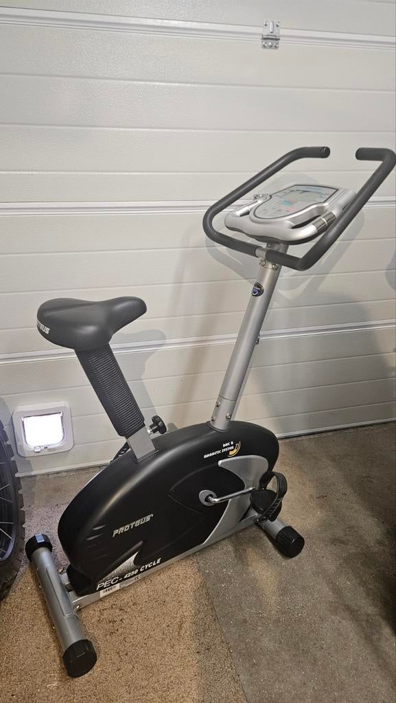 Proteus Hometrainer met 12 programma's en hartslagmeting, Ophalen, Gebruikt, Metaal, Benen