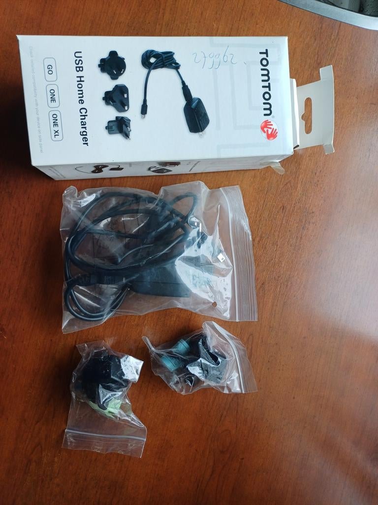 Nieuwe TomTom thuislader en beschermhoes, Auto diversen, Autonavigatie, Ophalen, Nieuw